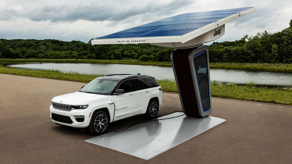 Jeep Grand Cherokee 4xe हुई पेश, जानें इस प्लग-इन-हाइब्रिड कार में क्या है खास