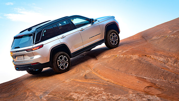 Jeep Grand Cherokee 4xe हुई पेश, जानें इस प्लग-इन-हाइब्रिड कार में क्या है खास