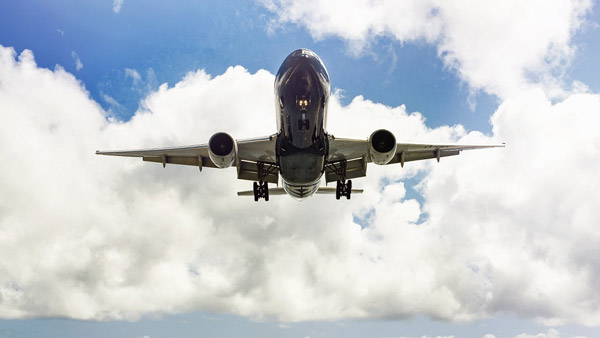 कमर्शियल Airplane पर क्यों नहीं किया जाता है काले रंग का पेंट, जानिए क्या है वजह