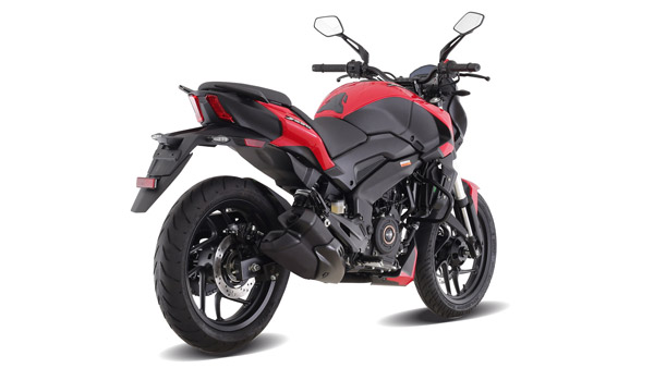 Bajaj की ये दमदार बाइक हो गई महंगी, खरीदने के लिए अब चुकाने होंगे इतने रुपये