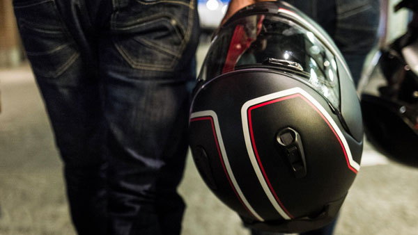 सुरक्षित राइडिंग के लिए चुने एक ज्यादा सुरक्षित Helmet, खरीदते वक्त रखें इन बातों का ध्यान
