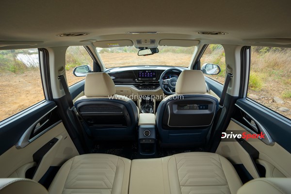 Kia Carens vs Hyundai Alcazar: जानें कौन सी MPV आपके लिए रहेगी ज्यादा बेहतर