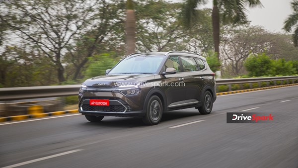 Kia Carens vs Hyundai Alcazar: जानें कौन सी MPV आपके लिए रहेगी ज्यादा बेहतर