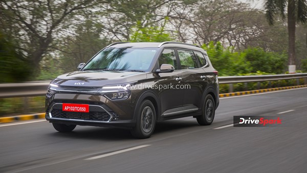 Kia Carens vs Hyundai Alcazar: जानें कौन सी MPV आपके लिए रहेगी ज्यादा बेहतर