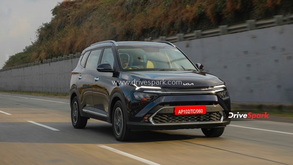 Kia Carens vs Hyundai Alcazar: जानें कौन सी MPV आपके लिए रहेगी ज्यादा बेहतर