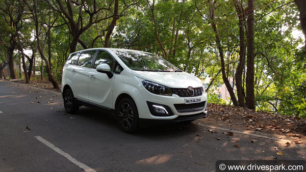 Kia Carens माइलेज के मामले में है कितनी बेहतर? देखें इसके प्रतिद्वंद्वियों से इसकी तुलना