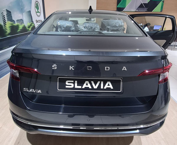 Skoda Slavia डीलरशिप पर पहुंचना हुई शुरू, लग रही बेहद शानदार