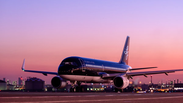 कमर्शियल Airplane पर क्यों नहीं किया जाता है काले रंग का पेंट, जानिए क्या है वजह