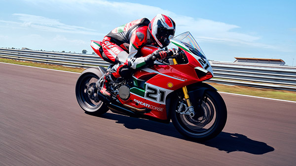 Ducati India जल्द लाॅन्च करेगी ये धांसू बाइक, 950cc के इंजन से होगी लैस, जानें पूरी डिटेल्स