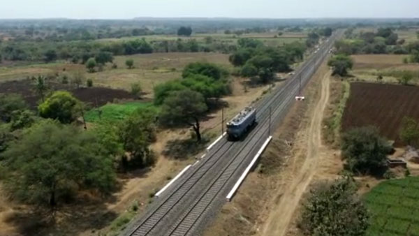 भारतीय रेलवे के ‘कवच’ का हुआ सफल परीक्षण, ट्रेनों को आमने-सामने के टक्कर से रोका