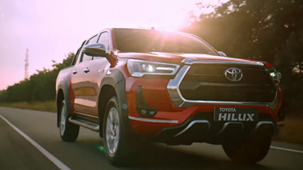 Toyota Hilux पिकअप ट्रक भारत में 33.99 लाख रुपये में हुई लॉन्च, सभी वैरिएंट 4X4 में उपलब्ध