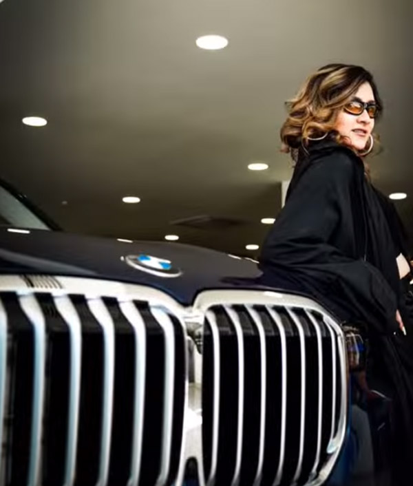 पंजाबी सिंगर Aastha Gill ने खरीदी नई BMW X7 SUV, सोशल मीडिया पर जारी किया वीडियो