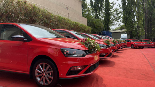 Volkswagen Polo को मिली एक खास विदाई, बैंगलोर में ग्राहकों को डिलीवर हुई एक साथ 26 यूनिट्स