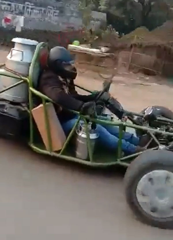 दूध वाले की इस जुगाड़ गाड़ी से खुश हुए Anand Mahindra, सोशल मीडिया पर शेयर किया वीडियो