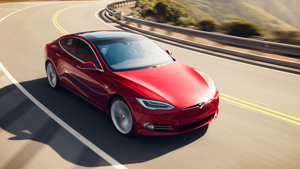 Tesla कर रही है इन-कार वाईफाई हॉटस्पॉट का परीक्षण, जल्द कार में मिलेंगे इंटरनेट आधारित फीचर्स
