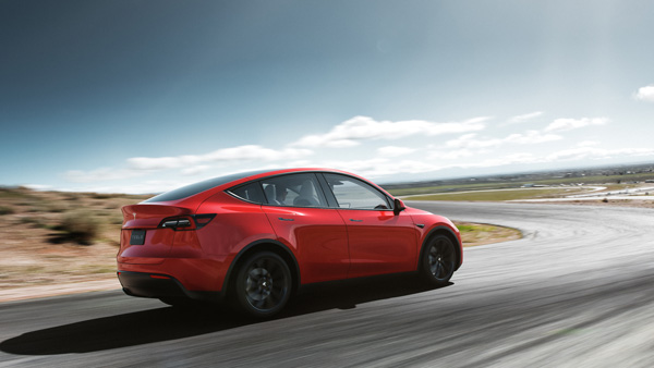 Tesla कर रही है इन-कार वाईफाई हॉटस्पॉट का परीक्षण, जल्द कार में मिलेंगे इंटरनेट आधारित फीचर्स