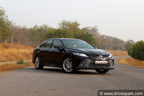 Toyota Sales March 2022: टोयोटा ने मार्च में बेचीं 17,131 यूनिट कारें, पिछले 5 साल में सबसे अधिक घरेलू बिक्री
