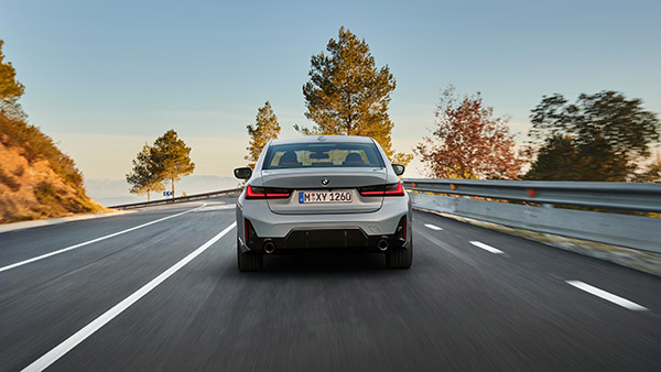 2023 BMW 3 Series फेसलिफ्ट सेडान का खुलासा, कंपनी ने इंटीरियर में किए हैं ढेर सारे बदलाव