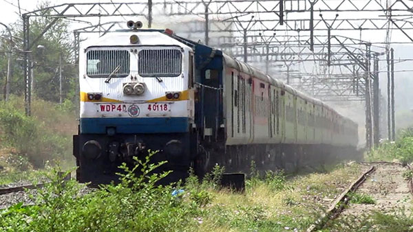 ट्रेन ड्राइवर बजाता है 11 प्रकार के हाॅर्न, क्या आप जानते हैं इनका मतलब?