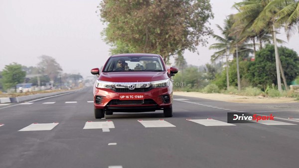 परिवहन मंत्री Nitin Gadkari ने नई Honda City हाइब्रिड पर आजमाया हाथ, तस्वीरें आईं सामने