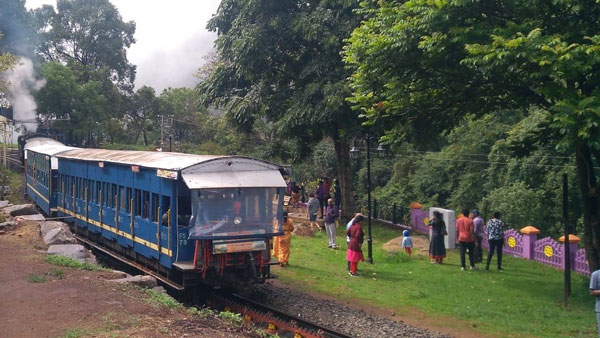 ट्रेन ड्राइवर बजाता है 11 प्रकार के हाॅर्न, क्या आप जानते हैं इनका मतलब?