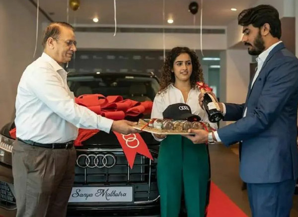 ‘Dangal’ गर्ल Sanya Malhotra ने खरीदी नई Audi Q8 SUV, सोशल मीडिया पर वायरल हुई तस्वीरें
