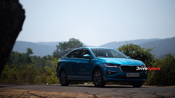 Skoda Slavia का बना रहे हैं प्लान? तो जान लें कंपनी ने हटा दिए हैं ये फीचर्स और बढ़ा दी है कीमत