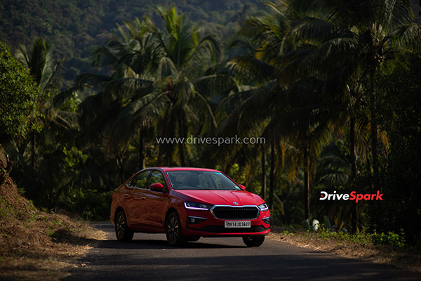 Skoda Slavia का बना रहे हैं प्लान? तो जान लें कंपनी ने हटा दिए हैं ये फीचर्स और बढ़ा दी है कीमत