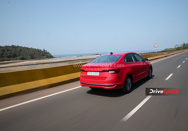 Skoda Slavia का बना रहे हैं प्लान? तो जान लें कंपनी ने हटा दिए हैं ये फीचर्स और बढ़ा दी है कीमत