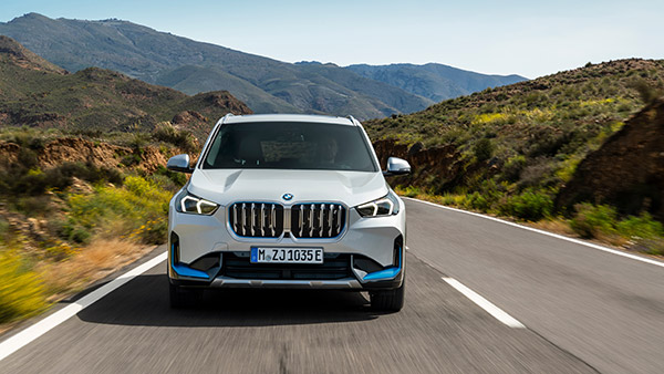 धाकड़ रेंज के साथ आ रही है BMW की एक और इलेक्ट्रिक कार, कई एडवांस फीचर्स से होगी लैस