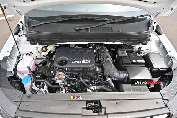 नई 2022 Hyundai Venue कितनी हुई है नई - कितनी है वही? जानें हमारे इस रिव्यू में
