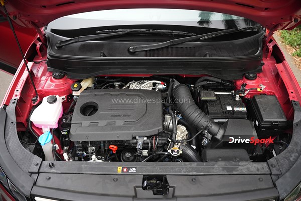 नई 2022 Hyundai Venue कितनी हुई है नई - कितनी है वही? जानें हमारे इस रिव्यू में