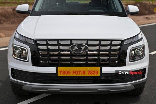नई 2022 Hyundai Venue कितनी हुई है नई - कितनी है वही? जानें हमारे इस रिव्यू में