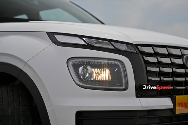 नई 2022 Hyundai Venue कितनी हुई है नई - कितनी है वही? जानें हमारे इस रिव्यू में