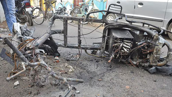 EV Fire: खराब बैटरी कूलिंग सिस्टम के वजह से इलेक्ट्रिक स्कूटरों में लग रही है आग, जांच कमेटी ने सौंपी रिपोर्ट