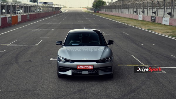 जानते हैं! Kia EV6 के बेस वेरिएंट में ही हैं सारे बेहतरीन फीचर्स, जानें क्या है कीमत और रेंज