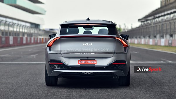 जानते हैं! Kia EV6 के बेस वेरिएंट में ही हैं सारे बेहतरीन फीचर्स, जानें क्या है कीमत और रेंज
