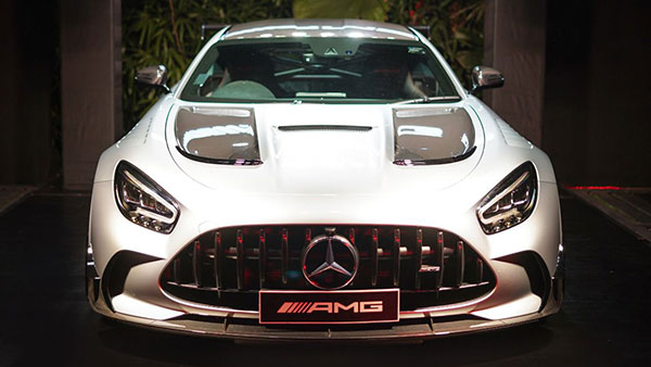 नई Mercedes-AMG GT ब्लैक सीरीज हुई लाॅन्च, कीमत 5.50 करोड़ रुपये से शुरू