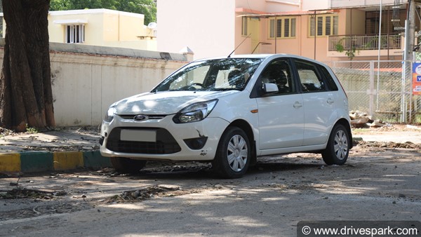 सड़क पर पार्क हुए वाहन की तस्वीर लाइए और 500 रुपये इनाम ले जाइए - Nitin Gadkari