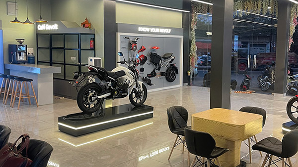 Revolt Motors ने गुजरात में खोला तीसरा शोरूम, जबरदस्त तरीके से बढ़ी इलेक्ट्रिक बाइक की डिमांड