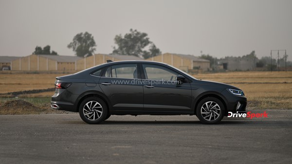 Volkswagen Virtus भारतीय बाजार में हो गई लॉन्च, जानें क्या है कीमत और क्या हैं फीचर्स