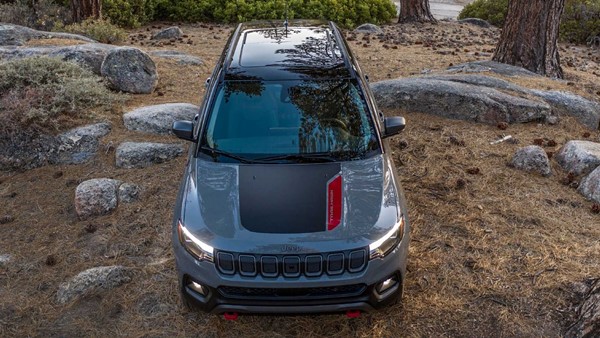 Jeep Compass अब हो गई है और भी महंगी, कंपनी ने सीधे बढ़ाए 35,000 रुपये, जानें नई कीमत