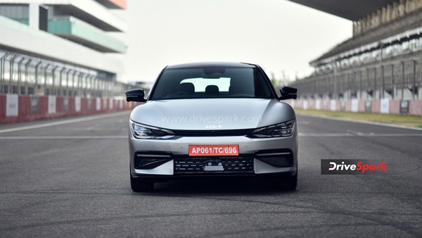 Electric Cars: इस साल दुनिया भर में कार कंपनियां बनएंगी 60 लाख से अधिक इलेक्ट्रिक कारें
