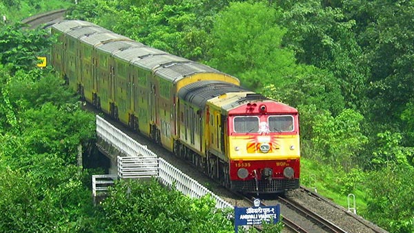 ट्रेन की टिकट के लिए क्लर्क ने लिए थे 20 रुपये अधिक, 21 साल बाद वकील ने जीती कानूनी लड़ाई