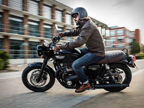 राॅयल एनफील्ड को टक्कर देने आ रही है बजाज-ट्रायम्फ की बाइक, 350cc इंजन से होगी लैस