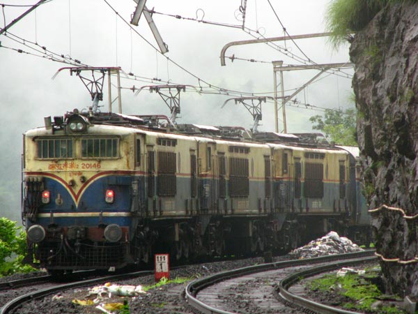 भारतीय रेल ने लाॅन्च किया “मिशन रफ्तार”, 25 किमी/घंटा बढ़ेगी ट्रेनों की स्पीड