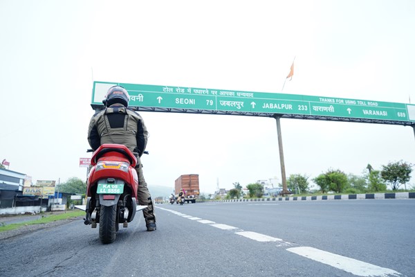इस व्लॉगर ने इलेक्ट्रिक स्कूटर पर तय किया कन्याकुमारी से कश्मीर तक का सफर, जानें कैसे