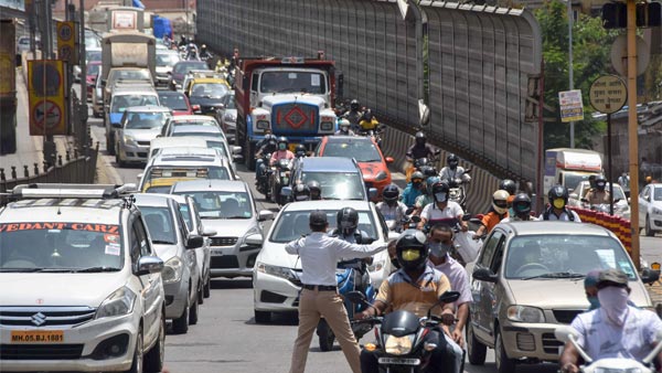 सड़क सुरक्षा मिशन के लिए अमिताभ बच्चन से मिले नितिन गडकरी, प्रचार में दिख सकते हैं ‘बिग-बी’