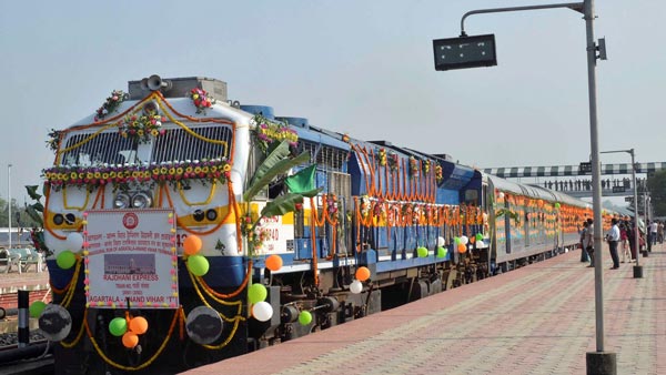रेलवे ने चलाई अब तक की सबसे लंबी मालगाड़ी, एक स्टेशन को पार करने में लगता है 4 मिनट