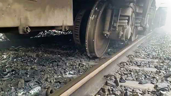 चलती ट्रेन पटरी से उतर जाए तो क्या होता है? क्या है इसके 4 बड़े कारण, जानें विस्तार से